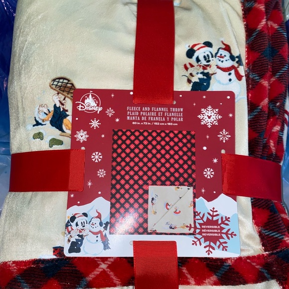 Disney Bedding Charming 222 Disneyland Christmas Blanket Poshmark